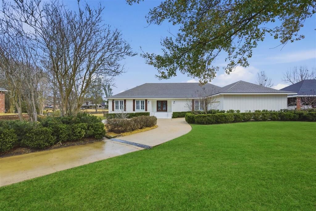 Property Photo:  3829 Burgoyne Drive  LA 70605 