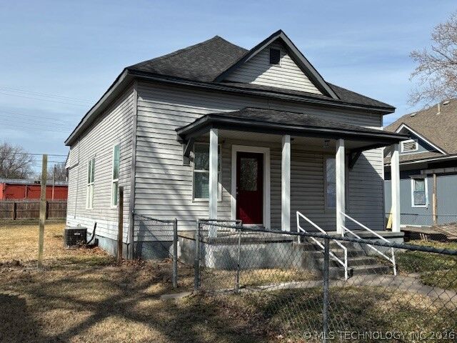 Property Photo:  1011 N H Street  OK 74403 