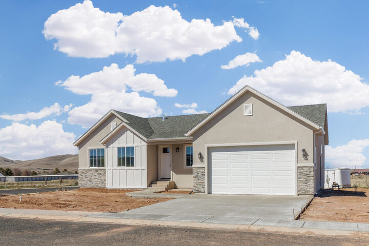 Property Photo:  795 E 150 S  UT 84725 