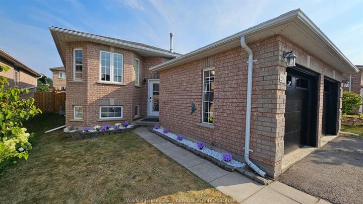 Property Photo: 201 Hanmer Street East ON L4M 6W7