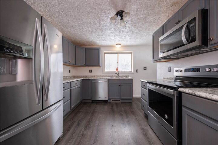 Property Photo:  1020 Roosevelt Way  PA 15670 