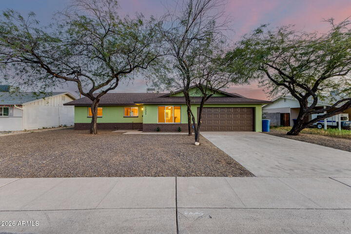 Property Photo:  1233 E Broadmor Drive  AZ 85282 