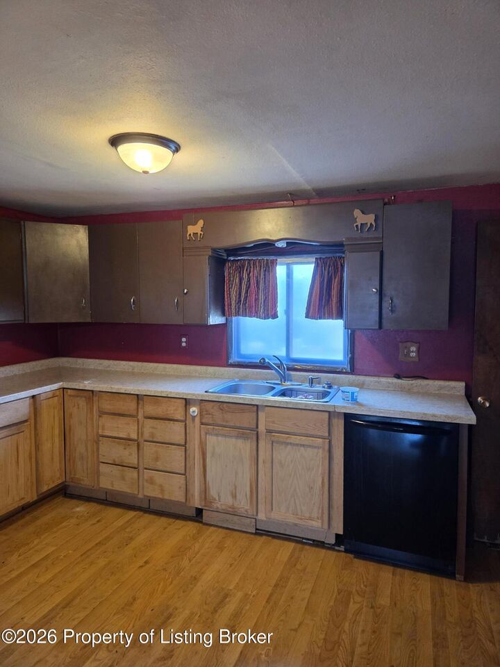Property Photo:  408 South Avenue E  ND 58631 