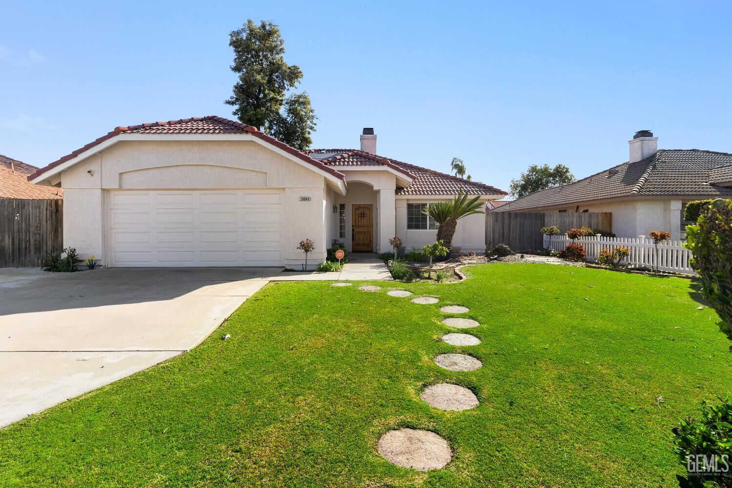 Property Photo:  10005 Mark Twain Avenue  CA 93312 