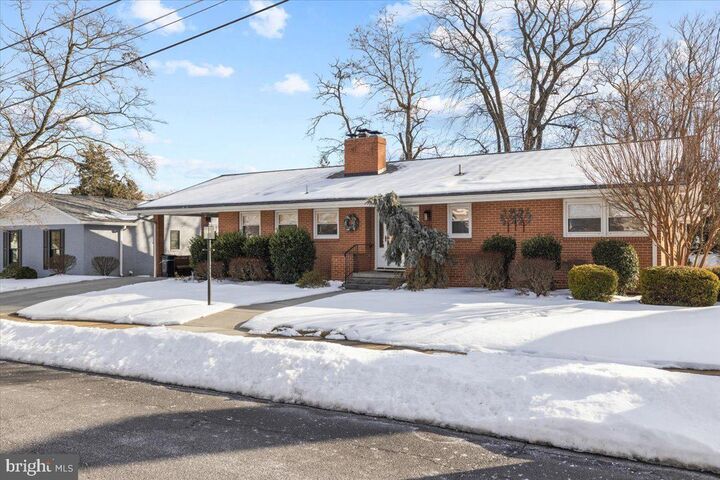 Property Photo:  425 Briarmont Drive  VA 22601 