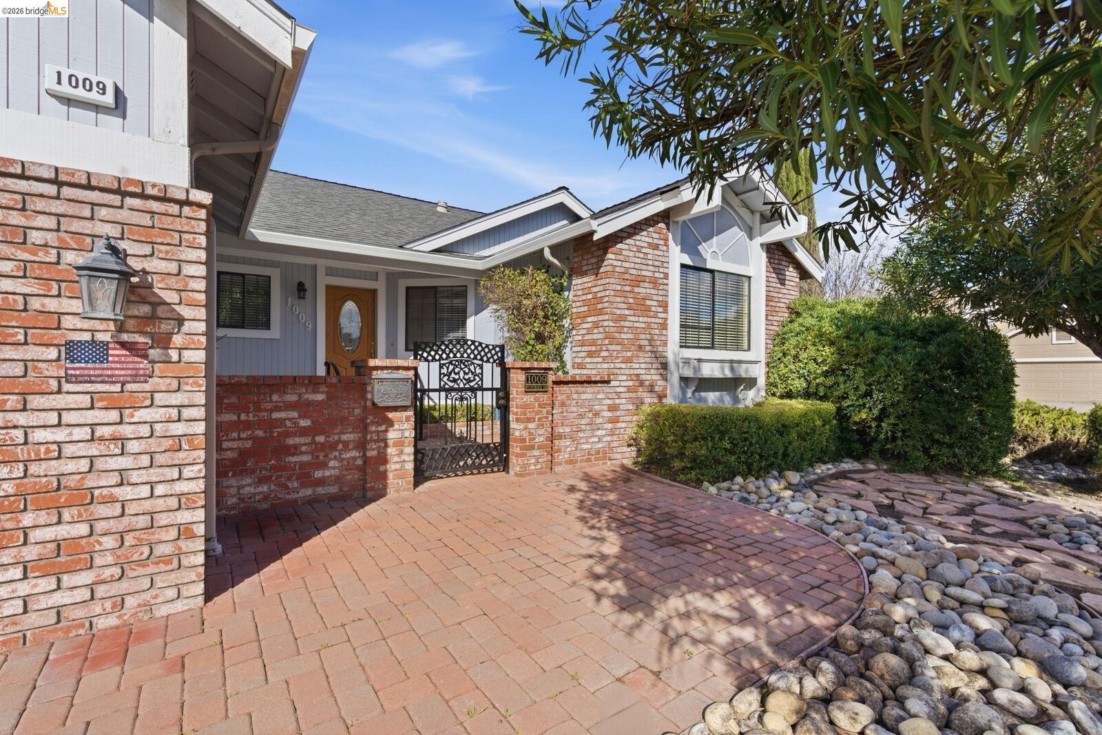 Property Photo:  1009 Flintrock Dr  CA 94509 