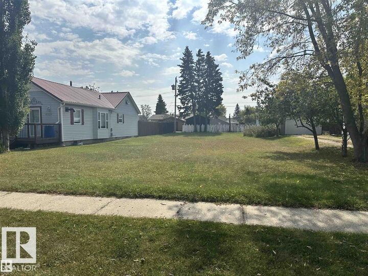 Property Photo:  4511 54 Avenue  AB T9A 0Y9 