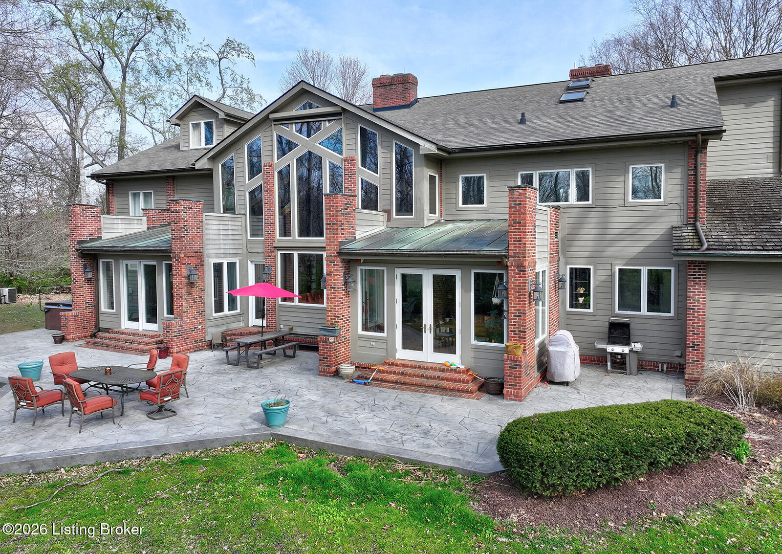 Property Photo:  4226 Dolphin Rd  KY 40220 
