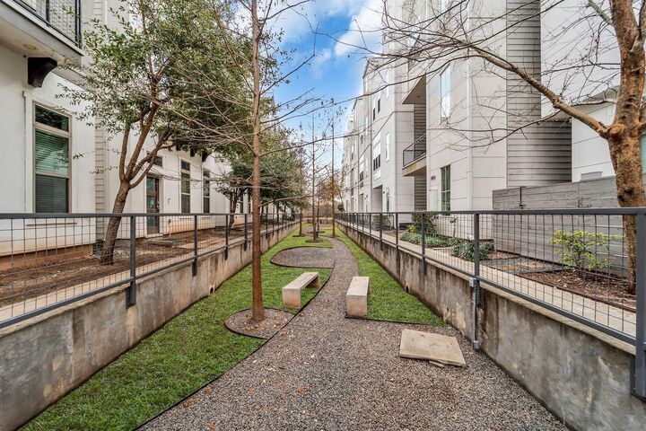 Property Photo:  5849 E Post Oak Lane  TX 77055 