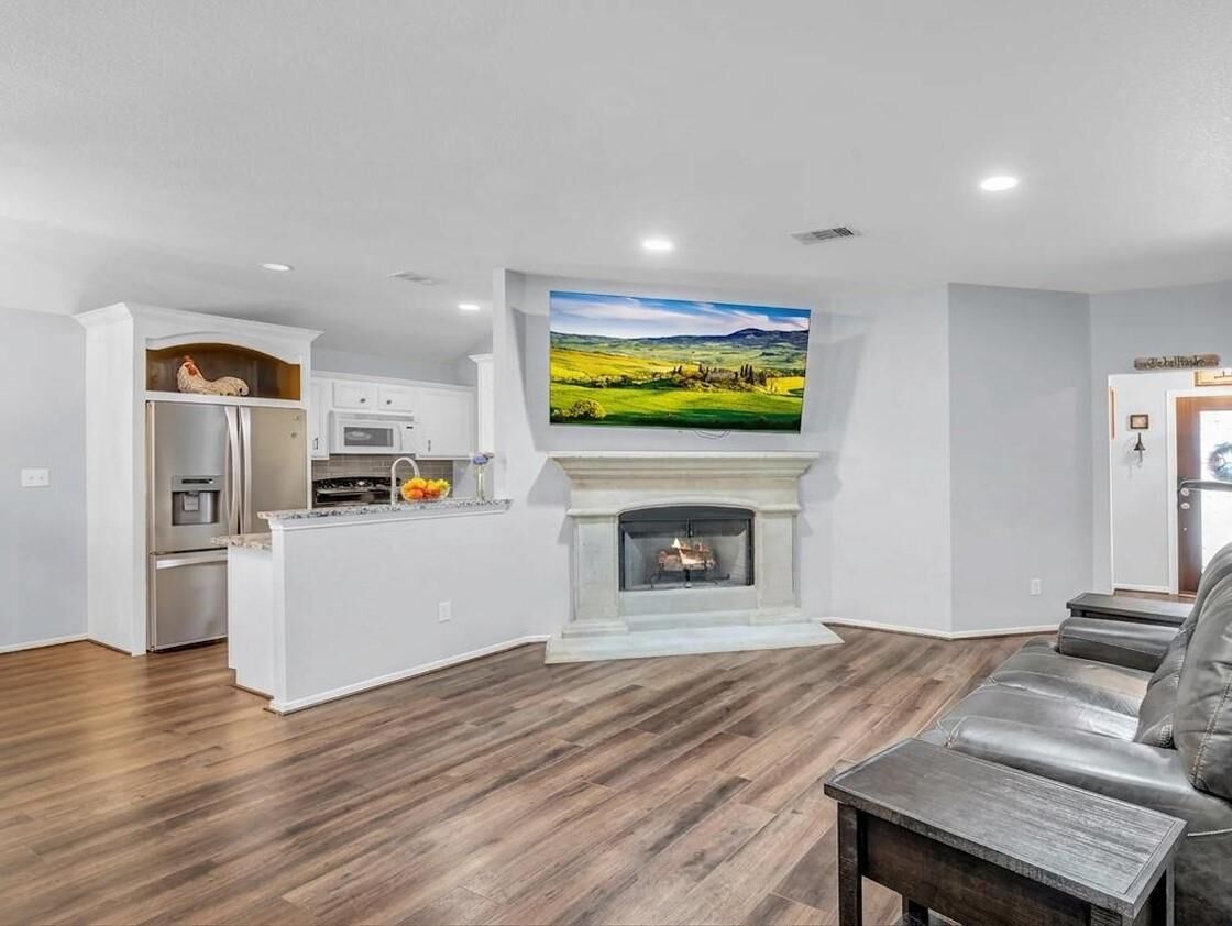 Property Photo: 242 Sunset Path N TX 77316