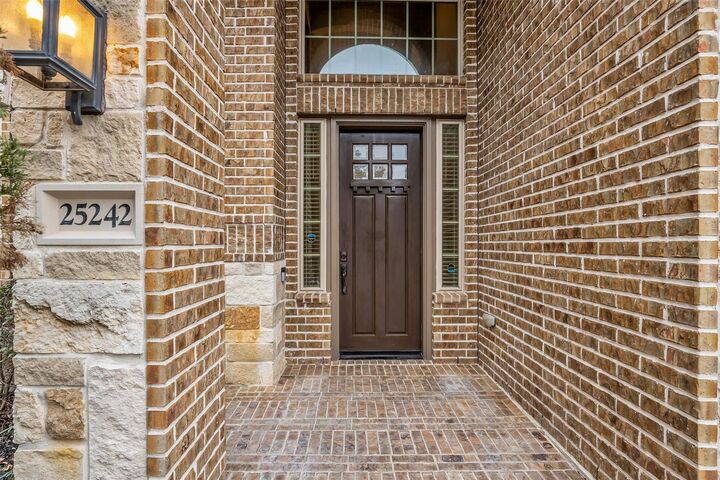 Property Photo:  25242 Forest Ledge Drive  TX 77365 