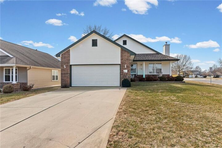 Property Photo:  1053 SW 8th Circle  MO 64081 