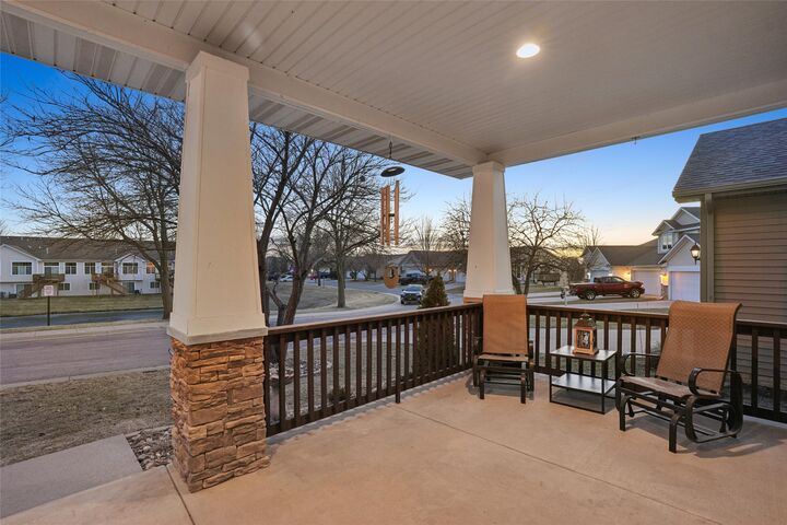 Property Photo:  10103 N Glenstone Court  IA 50131 