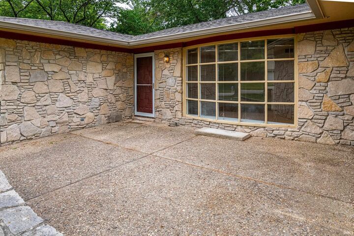 Property Photo:  715 E Eddington Court  IN 47401 