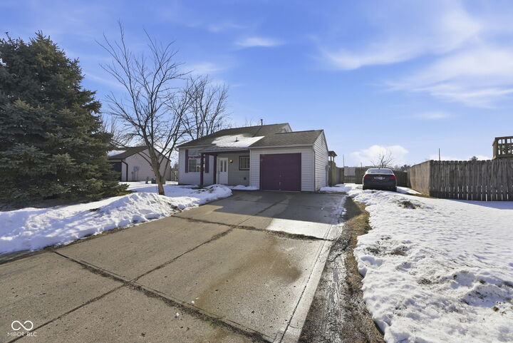 Property Photo:  90 Meadow Creek Boulevard  IN 46184 