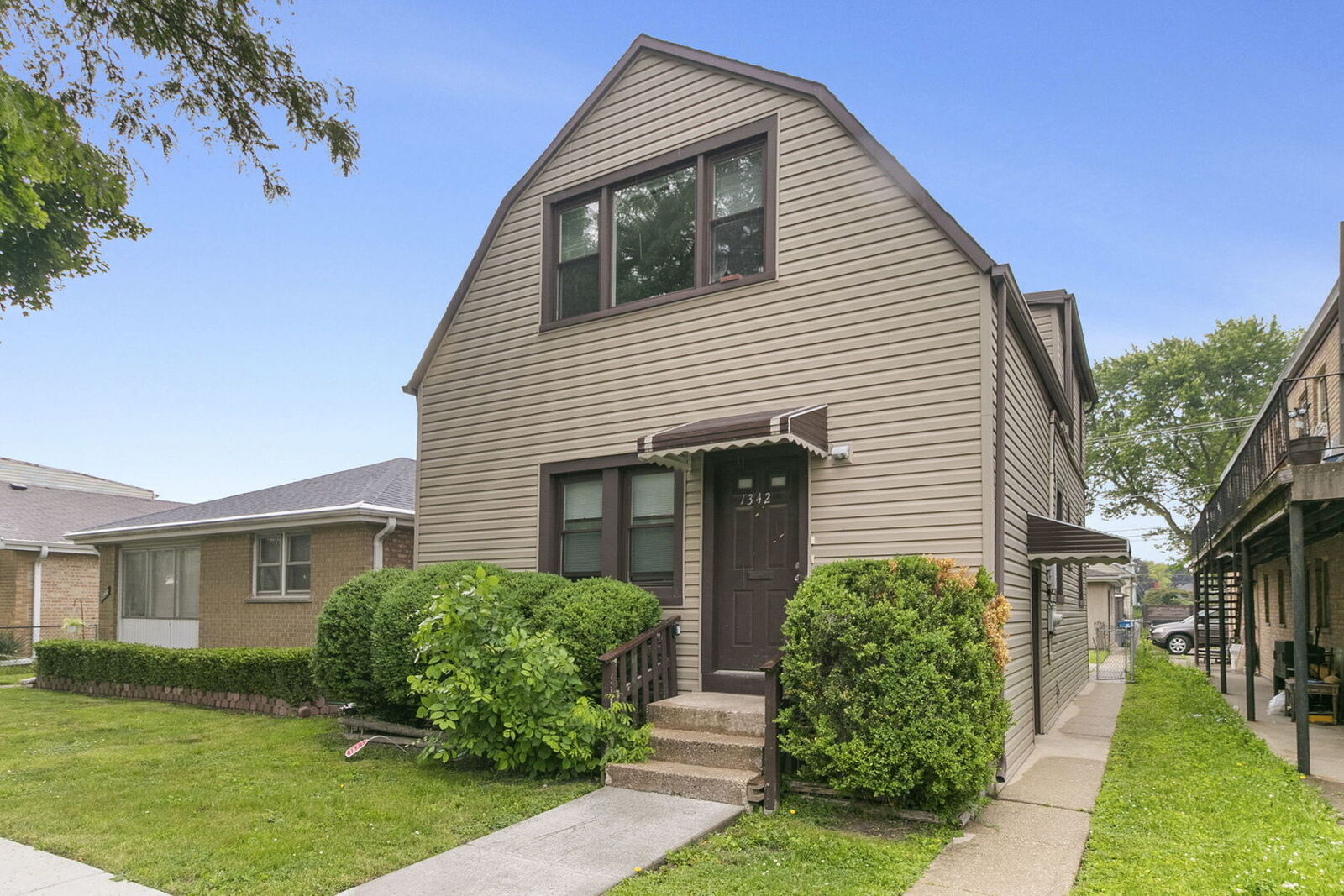 Property Photo:  1342 Circle Avenue 2  IL 60130 