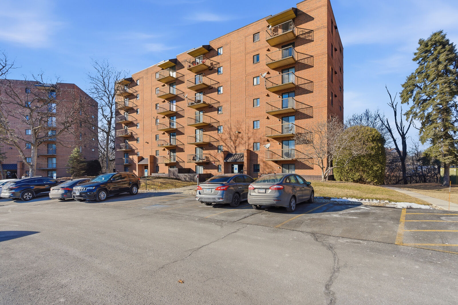 Property Photo:  6010 Lake Bluff Drive 402  IL 60477 