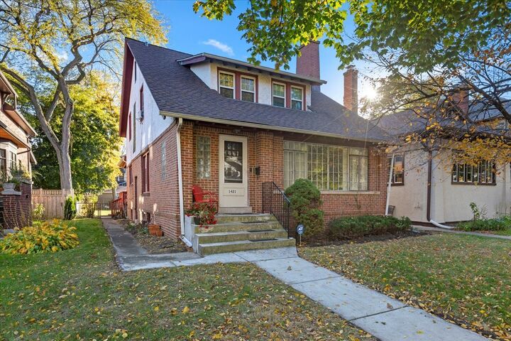 Property Photo:  1421 W Juneway Terrace W  IL 60626 