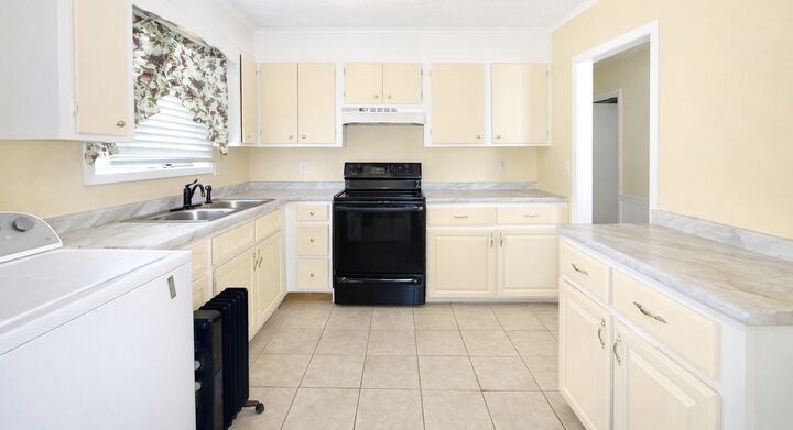 Property Photo: 140 Peggy Ln TN 38220