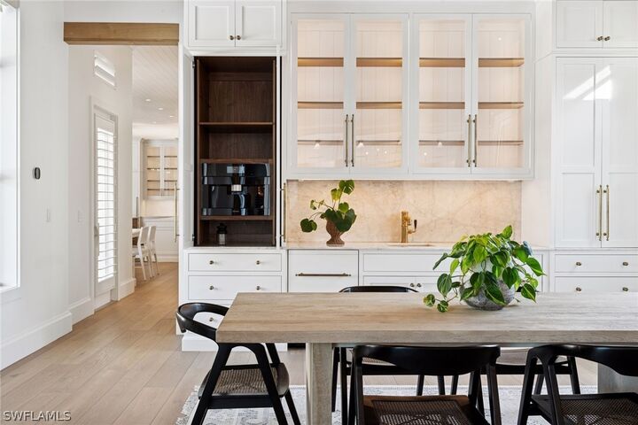 Property Photo:  186 North Street  FL 34108 