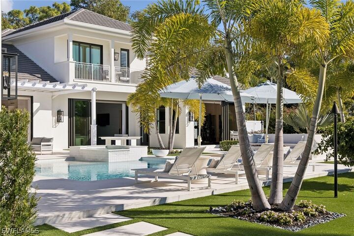 Property Photo: 186 North Street FL 34108