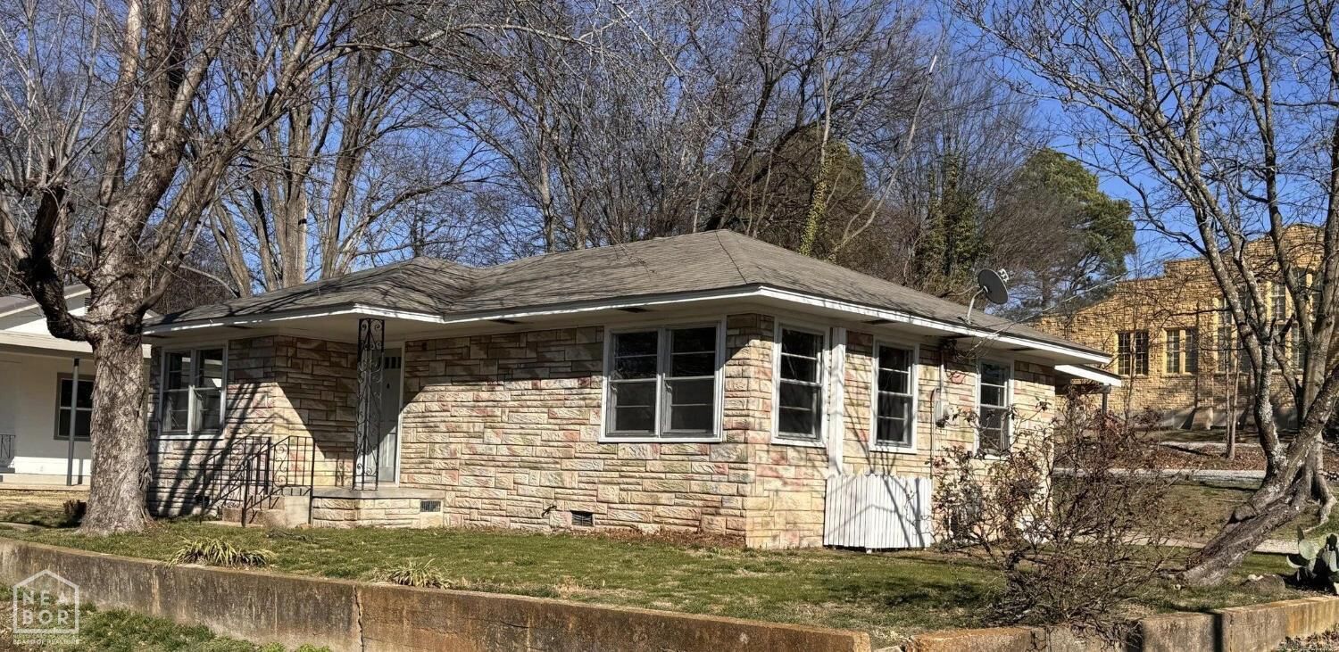 Property Photo:  805 Vine Street  AR 72501 