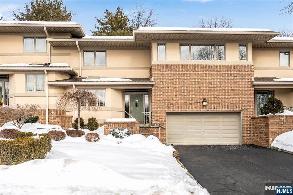 Property Photo:  19 Fox Run Road  NJ 07401 