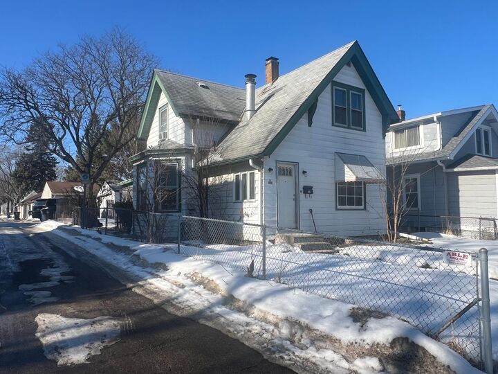 Property Photo:  1069 Earl Street  MN 55106 