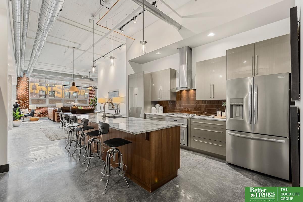 Property Photo:  1502 Jones Street 303  NE 68102 