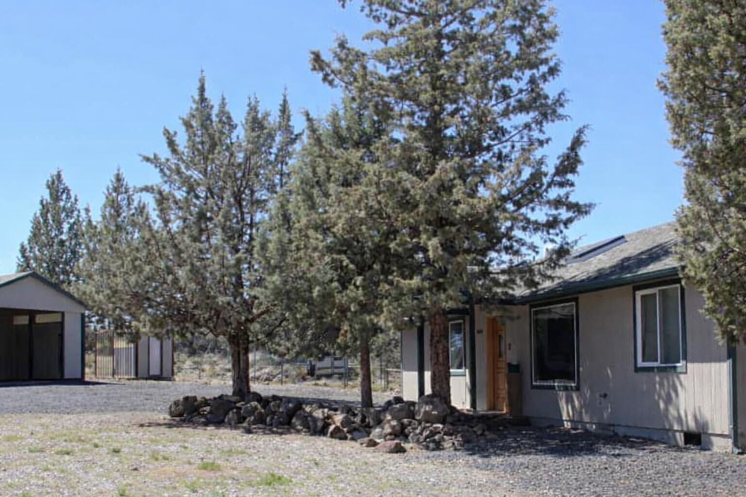 Property Photo: 3913 SE Umatilla Loop OR 97754
