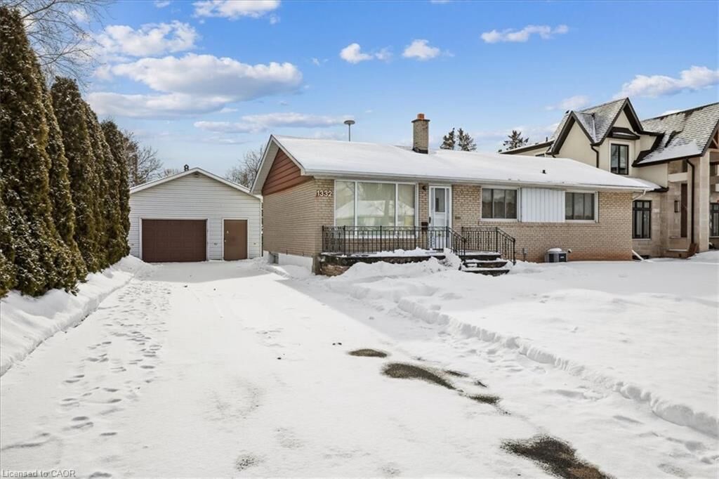 Property Photo:  1332 Rebecca Street  ON L6L 1Z4 