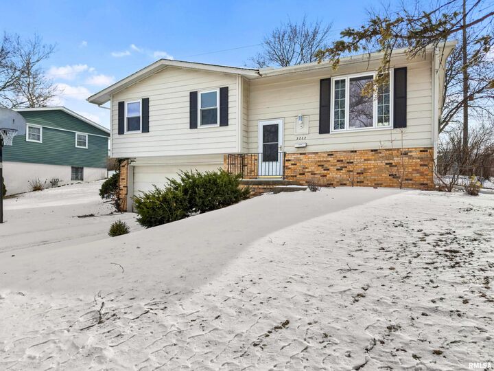 Property Photo: 2232 W Warwick Drive IL 61614