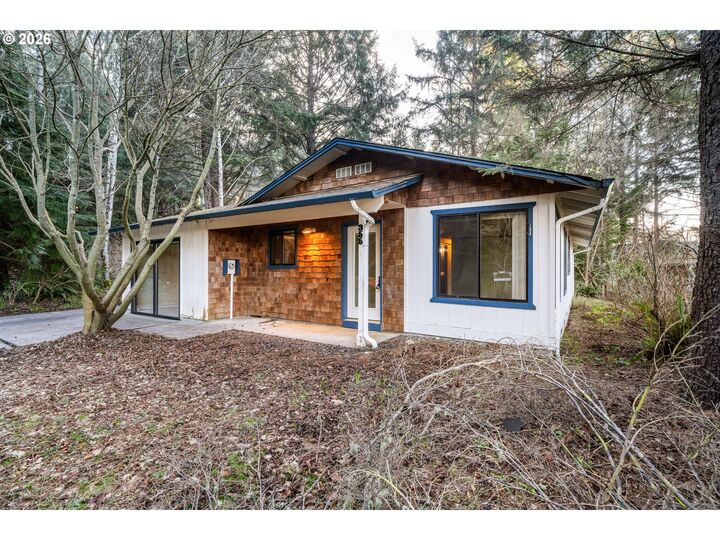 Property Photo:  355 N Chinook St  OR 97110 