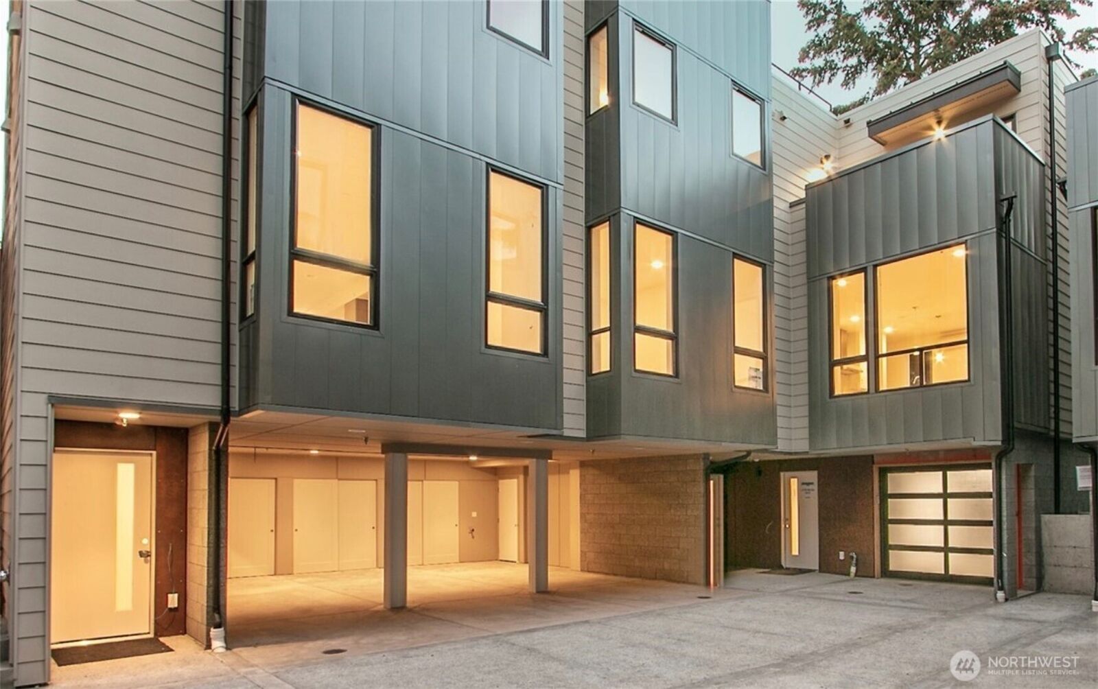 Property Photo: 1117 A 34th Avenue WA 98122