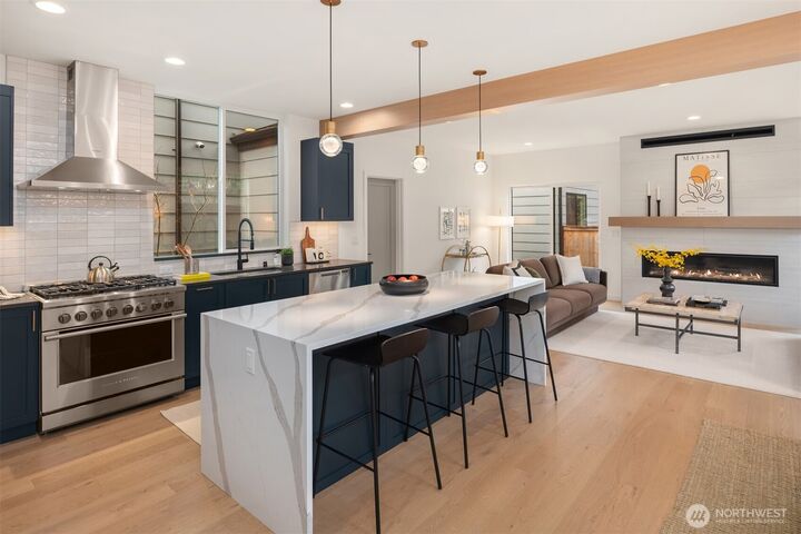 Property Photo:  328 NE 91st Street  WA 98115 