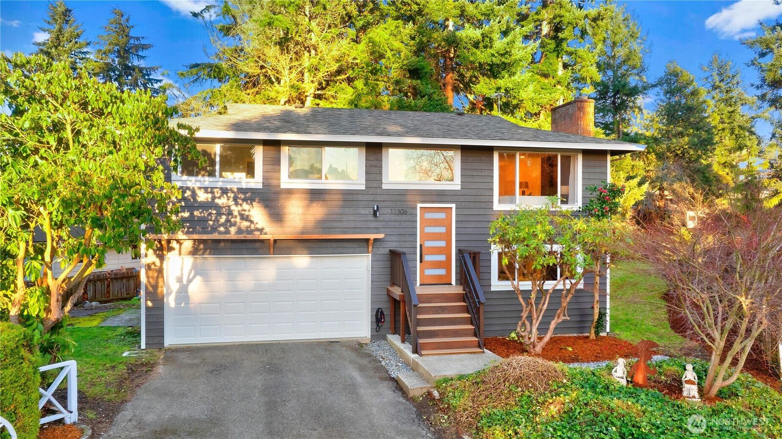 Property Photo:  11306  25th Avenue SW  WA 98146 