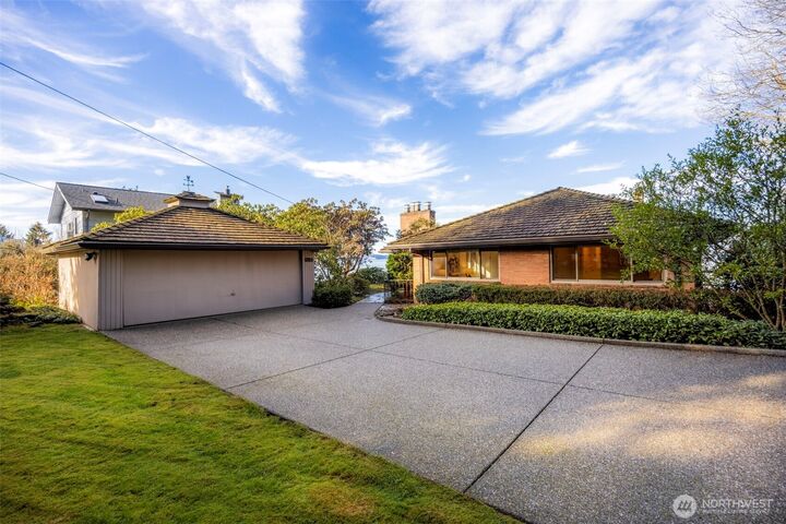 Property Photo:  1203  Madrona Avenue  WA 98203 