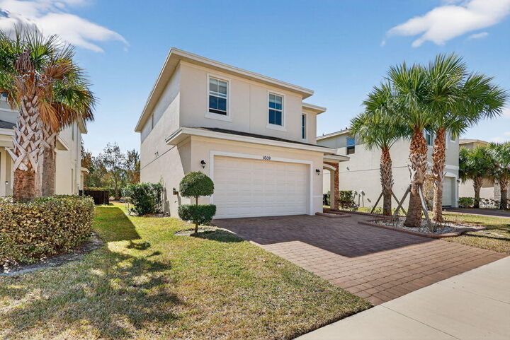 Property Photo:  1609 NW Cataluna Cir Circle  FL 34986 