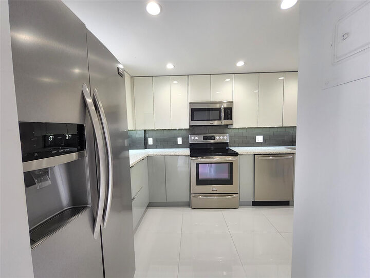 Property Photo: 112 Royal Park Drive 4F FL 33309