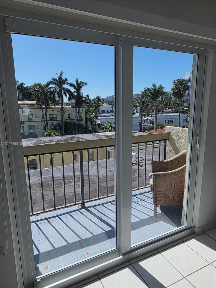 Property Photo:  1612 Jefferson Ave Ph02  FL 33139 