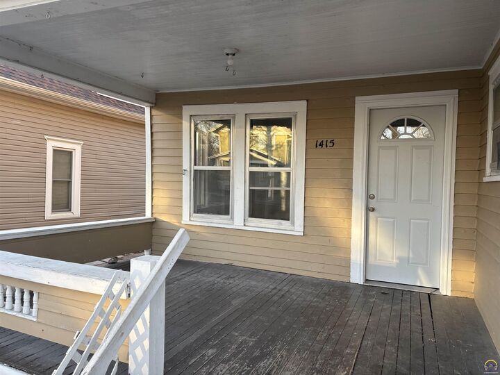 Property Photo:  1415 Neosho St  KS 66801 