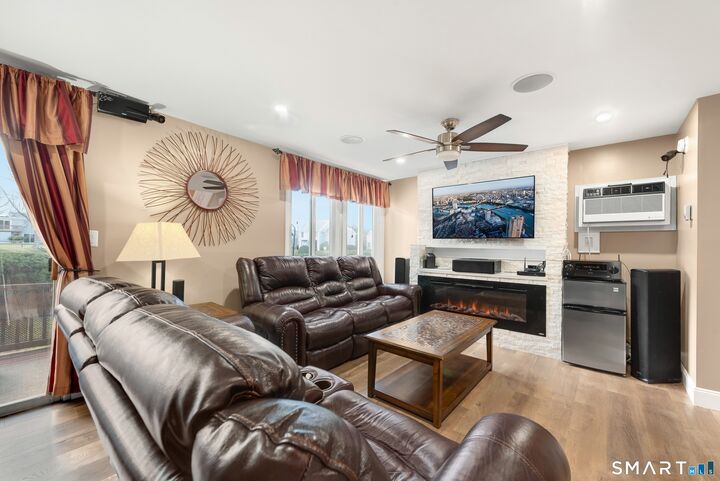 Property Photo:  34 Cinnamon Springs 34  CT 06074 