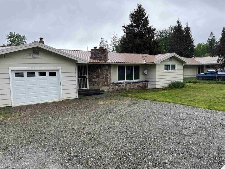 Property Photo:  105 S 7th Ave  WA 99139 