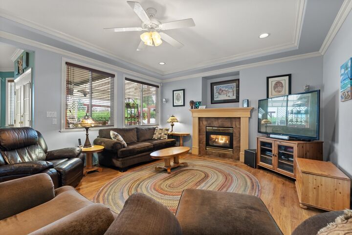 Property Photo: 330 Rosehill Wynd BC V4M 3L9