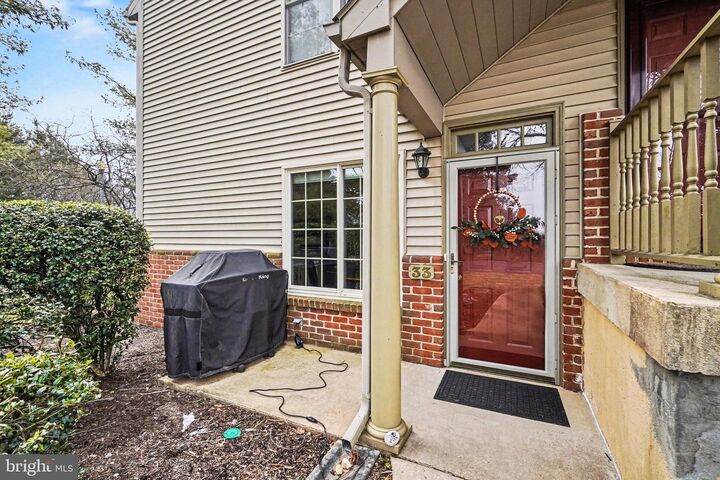 Property Photo:  33 Sterling Court  PA 17033 
