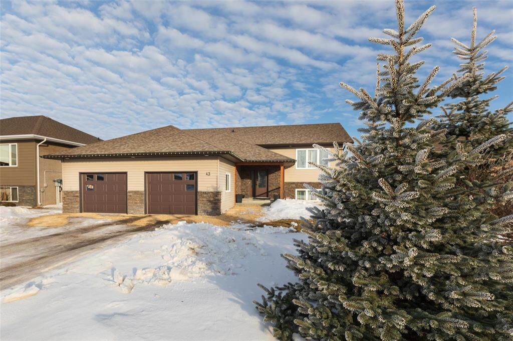 Property Photo:  43 Barak Drive  MB R0A 0V2 