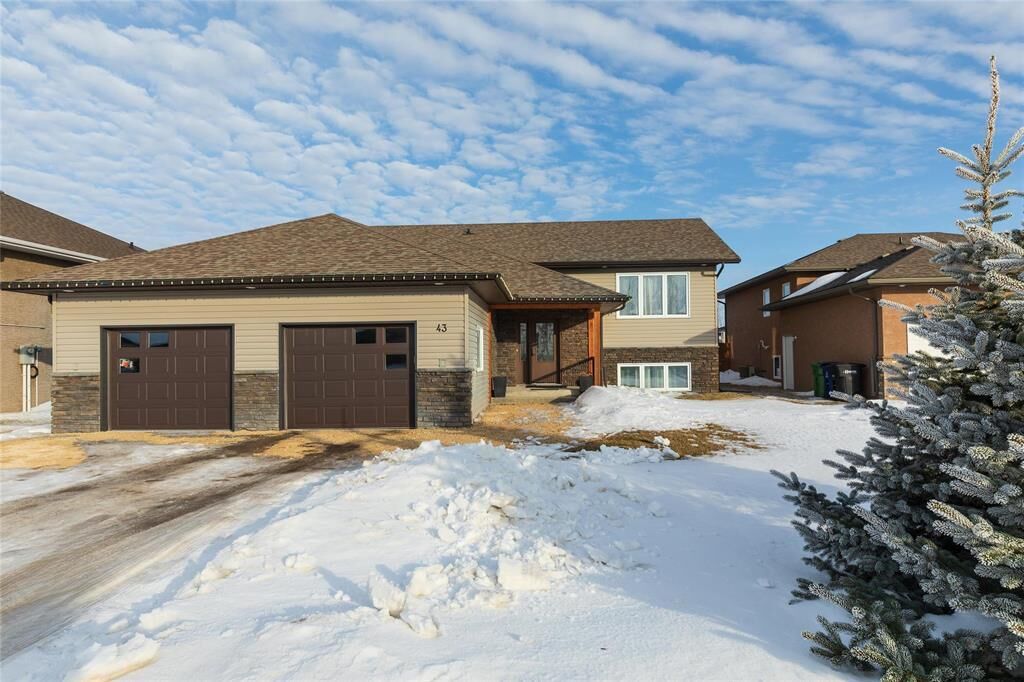Property Photo: 43 Barak Drive MB R0A 0V2