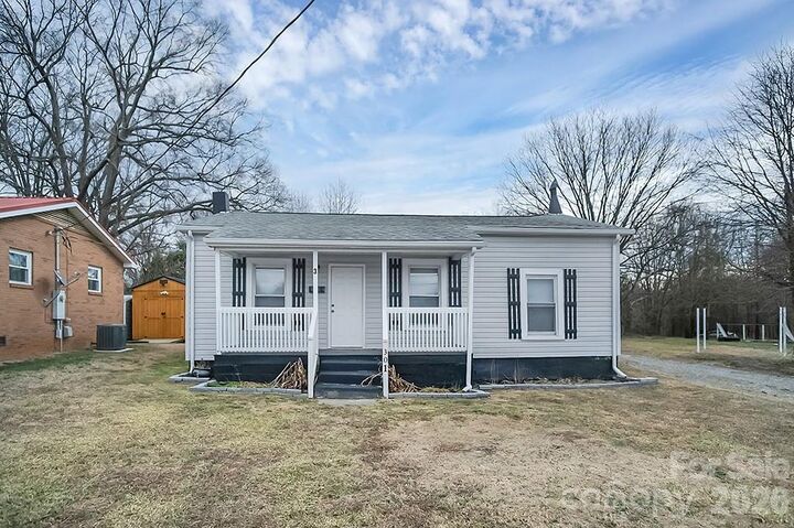 Property Photo: 301 Jc Dellinger Road NC 28021