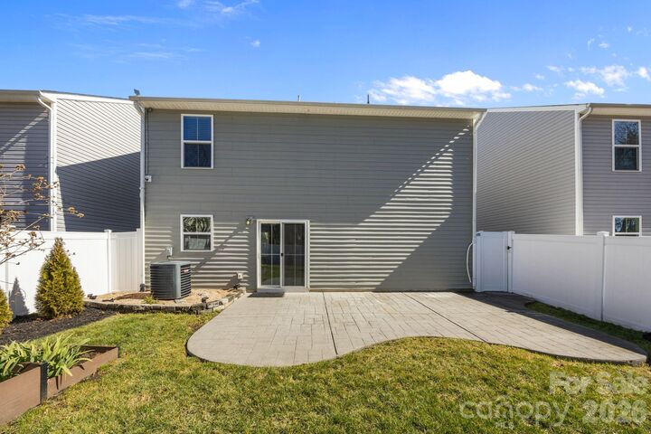 Property Photo: 1820 Hooper Court NC 28212