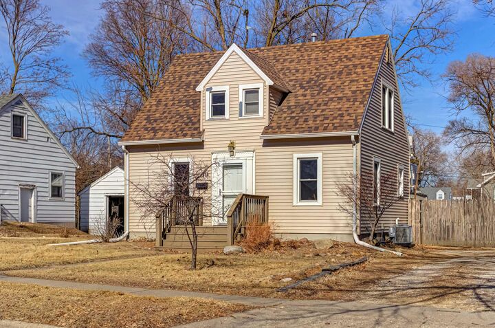 Property Photo: 3219 Lettie Street IA 50014